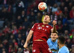 Lewandowski sforsował najlepszą obronę Bundesligi [WIDEO]