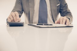 Wyższe pensje dla urzędników: Od 2019 roku podwyżki średnio o 260 zł