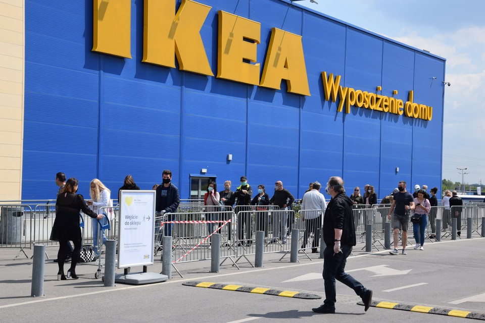 Katowice, kolejka przed sklepem IKEA