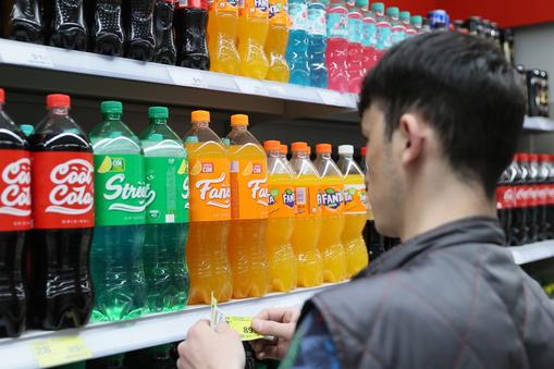 W rosyjskich sklepach pojawiły się Cool Cola, Fancy udająca Fantę i Street podobny do Sprite'a.
