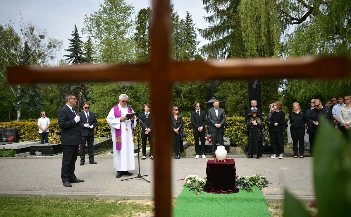 Uroczystości pogrzebowe kompozytora Andrzeja Korzyńskiego na Cmentarzu Wojskowym na Powązkach w Warszawie