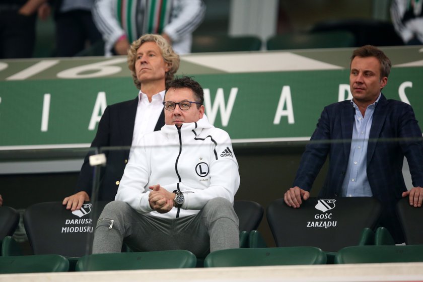 Prezes Dariusz Mioduski (57 l.) nie ma wesołej miny, bo Legia w lidze spisuje się fatalnie.