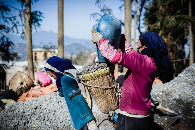 Chińskie kobiety przy pracy; fot. T. Bogusz / Pirania na kolację