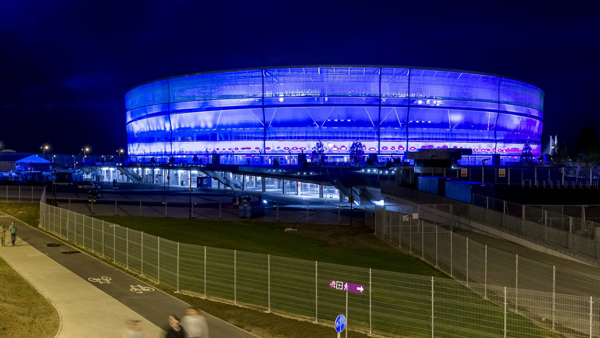 We Wrocławiu przeprowadzono próby iluminacji Stadionu Miejskiego. Efekty były imponujące (fot. Sebastian Borowski/ Newspix).