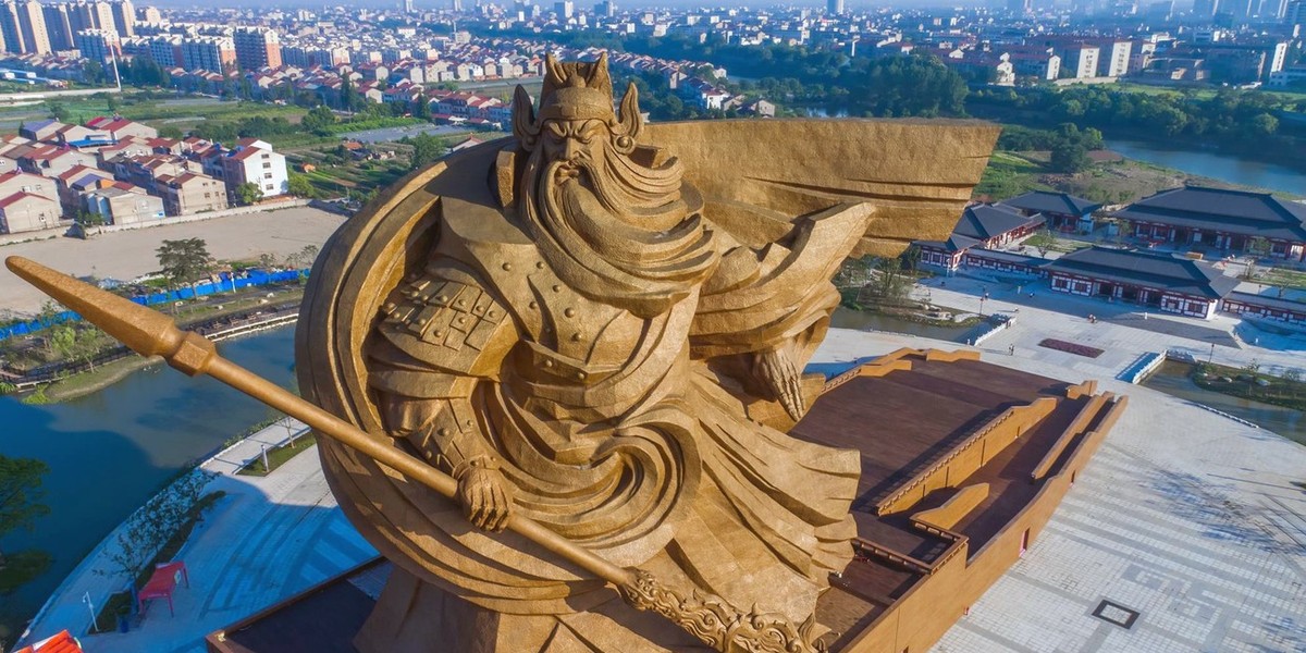 Pomnik generała Guan Yu w Chinach. Ma aż 58 metrów wysokości i waży 1320 ton 