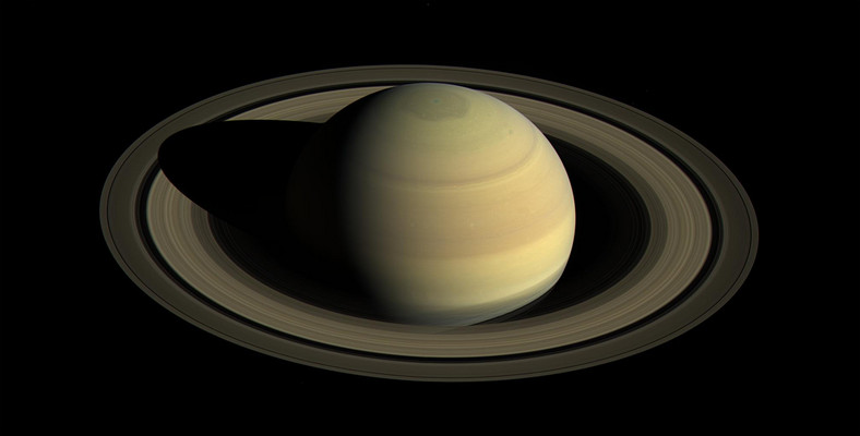 Saturn na zdjęciu wykonanym przez sondę Cassini