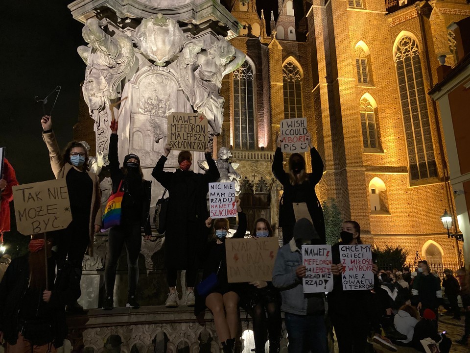 Wrocław - protest przeciwko zaostrzeniu prawa antyaborcyjnego