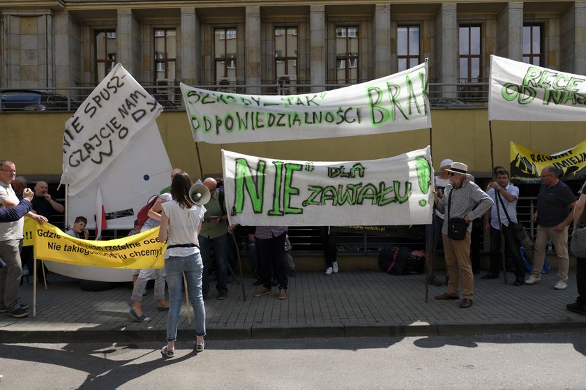 Mieszkańcy protestowali pod RDOŚ w Katowicach przeciwko fedrowaniu k KWK Piast-Ziemowit pod ich domami