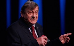 "Do Rzeczy" bije w gen. Hermaszewskiego: Współpracownik WSW o pseudonimie "Długi"