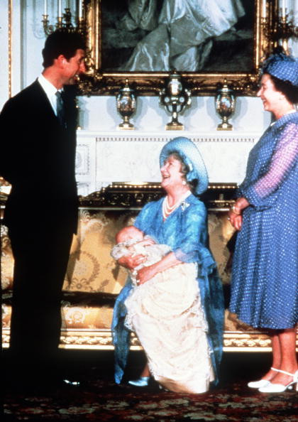 Książę Karol z królową Matką i królową Elżbietą II