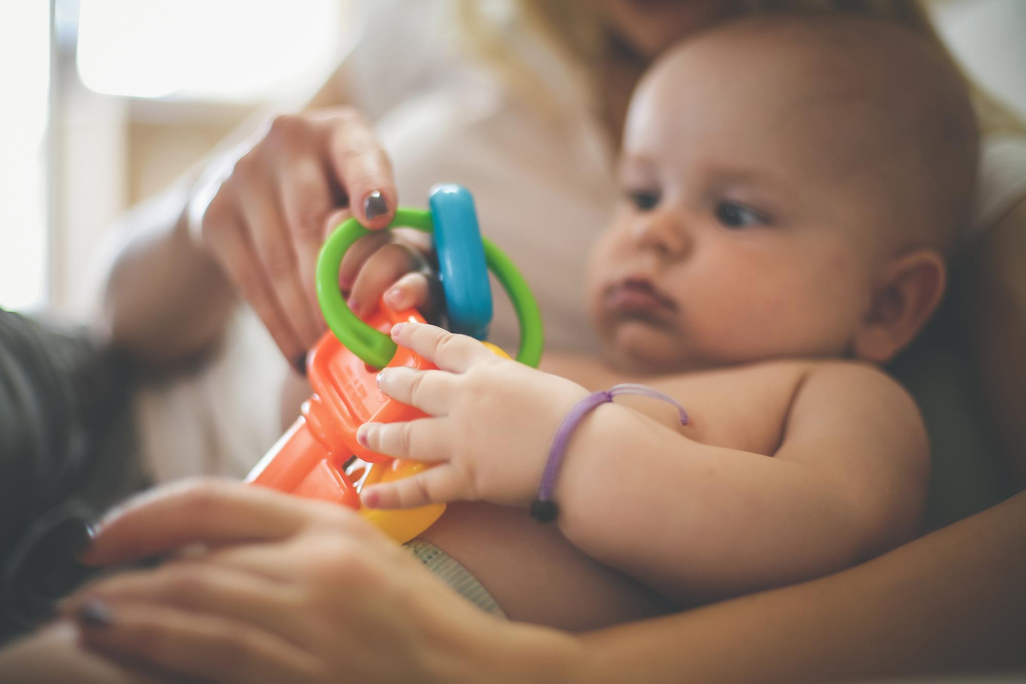 Hračky pre rozvoj dieťaťa: Aké sú vhodné, a ktoré radšej nepoužívať,  vysvetľuje fyzioterapeutka - Rady fyzioterapeutky | Najmama.sk