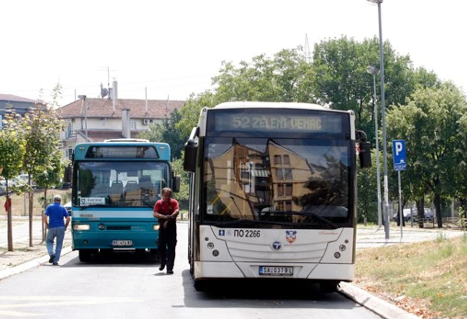 Privatnici na liniji 52