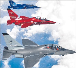 Przetargu na nowy samolot szkoleniowo-bojowy nie ma, koszty są