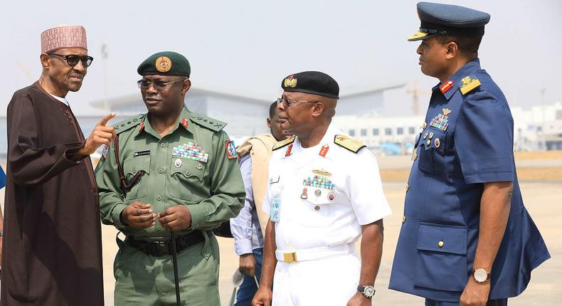 President Buhari briefs service chiefs before embarking on vacation