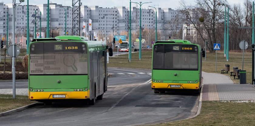 Dziwne nagranie z poznańskiego autobusu. "Szampan wylewa się"