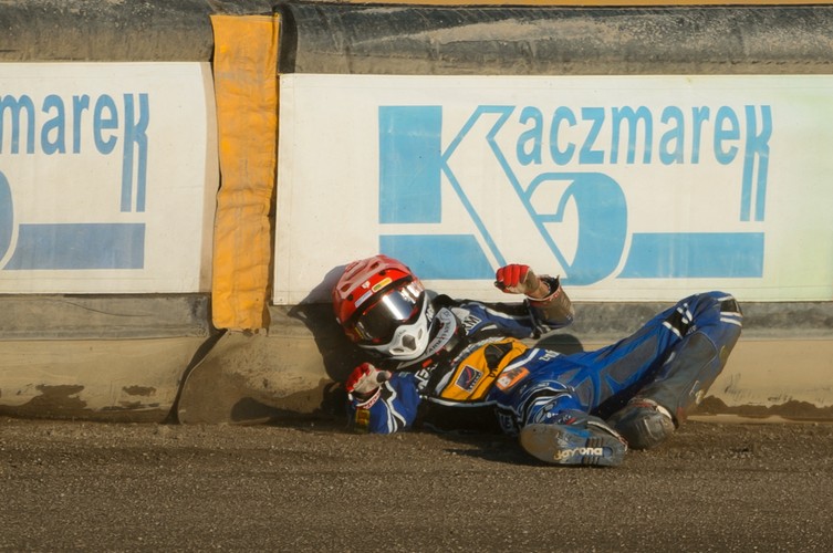Groźne upadki Piotra Pawlickiego w meczu Ekstraligi żużla