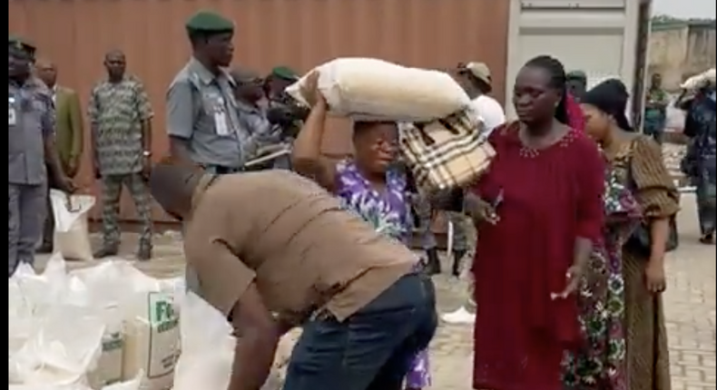 NCS sells rice to Nigerians at discounted rate