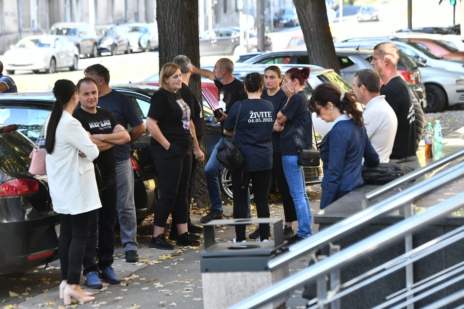 Porodice ubijenih u masakru kod Mladenovca