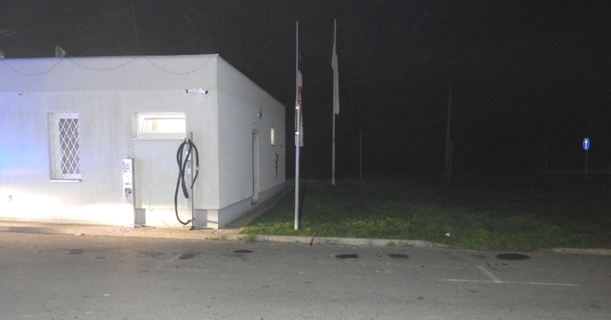 Kardot rántott egy férfi a zalai benzinkúton, majd többször is lesújtott vele