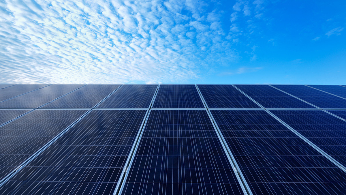 Budowę elektrowni fotowoltaicznej składającej się z 30 tys. paneli zakłada Jeleniogórski Klaster Energii Odnawialnej. Porozumienie o powołaniu klastra podpisali samorząd Jeleniej Góry oraz firmy Polski Solar i Maf Energy.