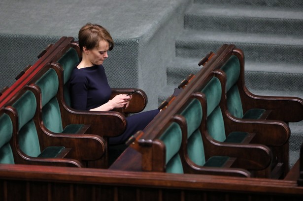 Więzienie za ukrywanie karty do głosowania? Emilewicz: Niech senatorowie poprawią tę ustawę