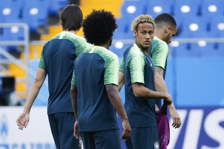 Neymar chyba nie widział się w lustrze. Internet śmieje się z nowej fryzury Brazylijczyka