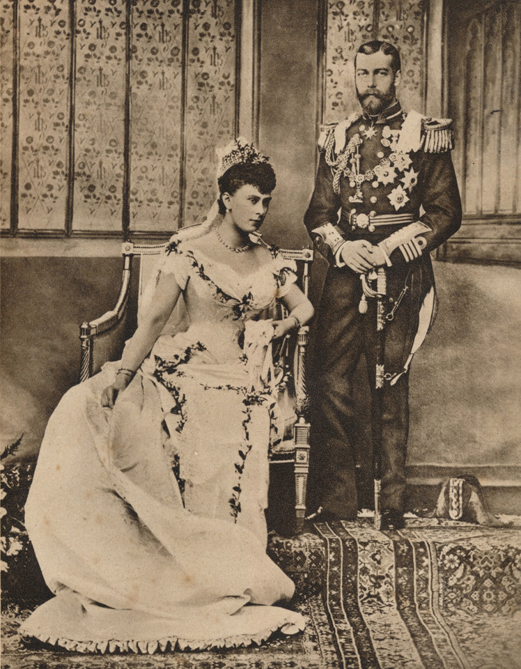 Suknie ślubne w brytyjskiej rodzinie królewskiej: ślub Marii Teck i Jerzego V w 1892 r.