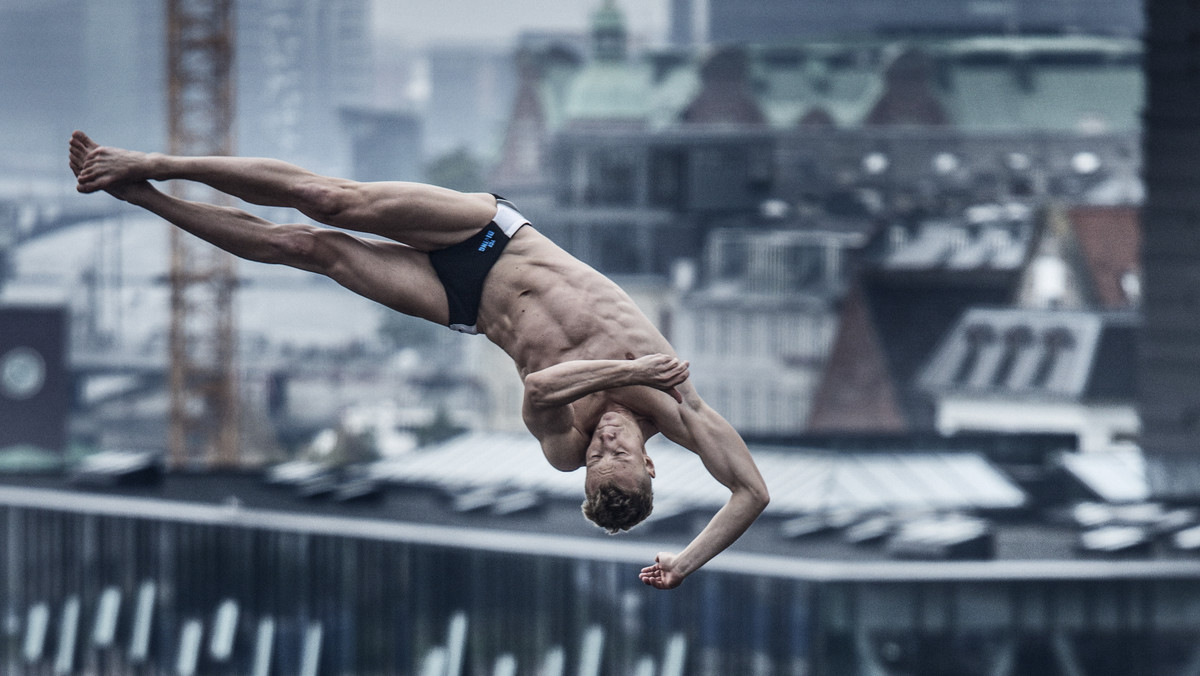 Już 10 maja w Hawanie odbędą się pierwsze zawody Światowej Serii Red Bull Cliff Diving 2014. Czołówka najlepszych cliff diverów przyjedzie do stolicy Kuby, by rozpocząć walkę o tytuł mistrza. Na dachu historycznego zamku El Morro umieszczono 27-metrową platformę, która umożliwi wykonywanie powietrznych ewolucji. Wśród elitarnych 10 zawodników, którzy otrzymali prawo startu w Hawanie, jest Polak – Krzysztof Kolanus!