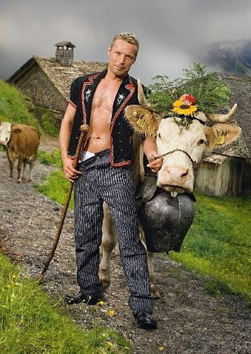 Coś dla pań! Tym razem szwajcarscy farmerzy zachęcają by zobaczyć alpejską krainę