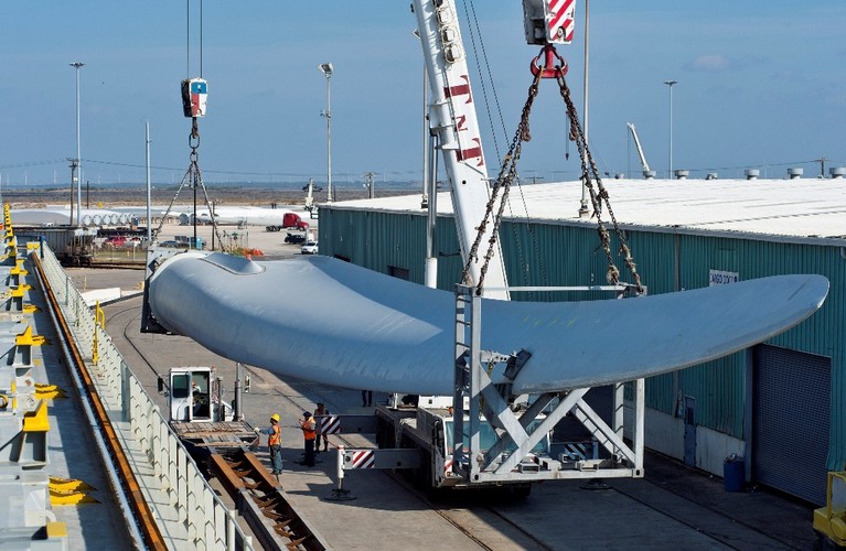 Wszystko zależy od wytrzymałości materiałów, z których składa się turbina. Największe współcześnie budowane turbiny mają wirniki o średnicy 154 metrów zamontowane na wieży o wysokości 187 metrów i umożliwiają wytwarzanie 6 MW.