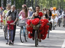 To się nazywa fantazja! Parada kobiet na rowerach w Moskwie. FOTO