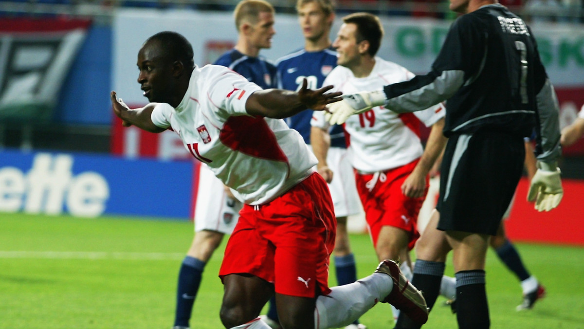 - Nigdy wcześniej o tym nie mówiłem, ale koniec końców muszę opowiedzieć tę historię. Podczas mundialu w 2002 roku przegraliśmy, bo każdy w polskiej reprezentacji realizował własne cele. Skutkiem były kłótnie i kompletny chaos. Wszystko zrujnowaliśmy – właśnie takimi słowami kilka miesięcy temu w wywiadzie udzielonemu „Rzeczpospolitej” pamiętne mistrzostwa świata opisał Emmanuel Olisadebe. Postanowiliśmy zbadać, co naprawdę działo się w Korei.