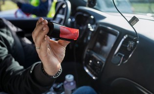 Na parking przy cmentarzu bez kamer i niektórych aut!