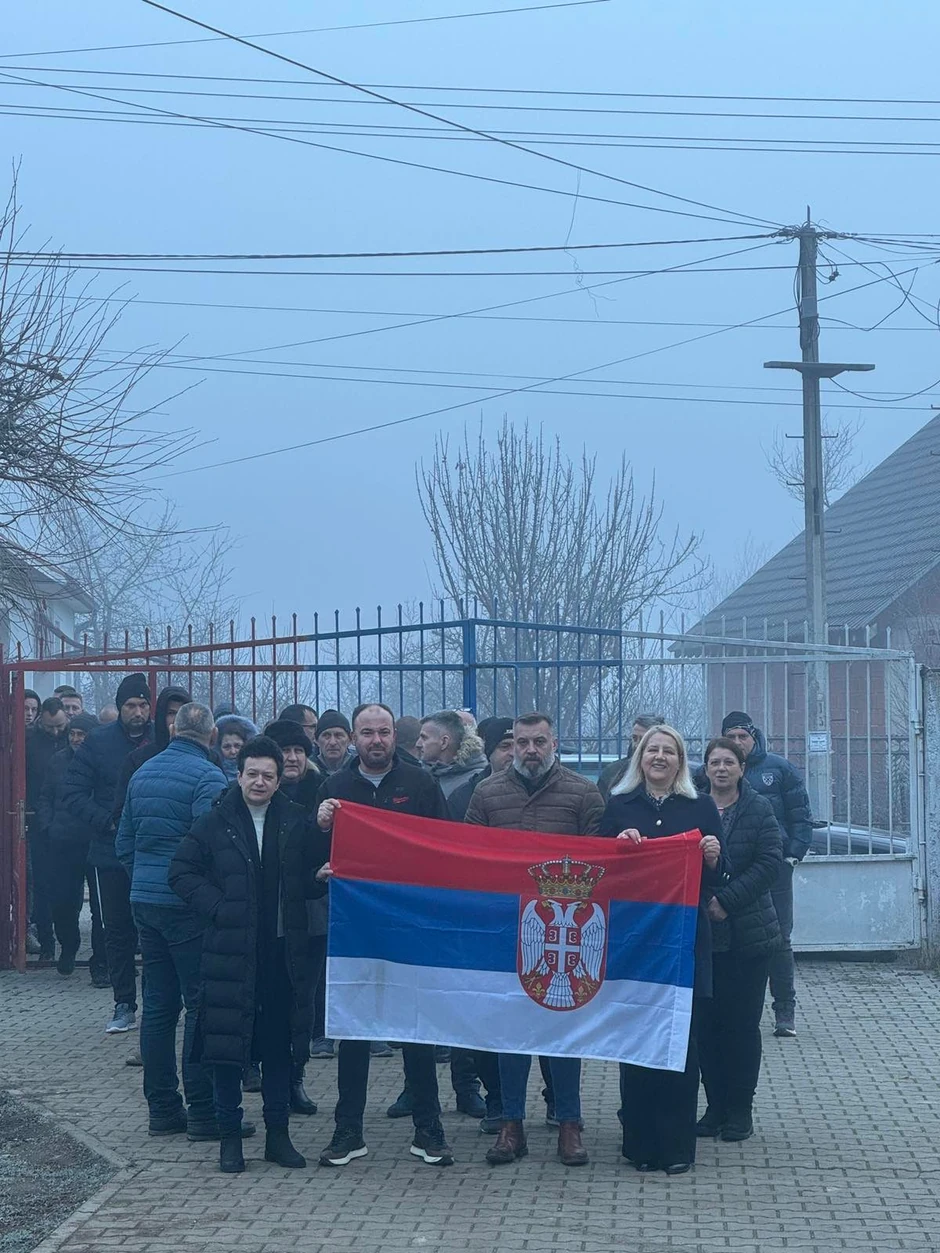 Srbi sa Kosova zajedno idu na glasanje sa trobojkom 