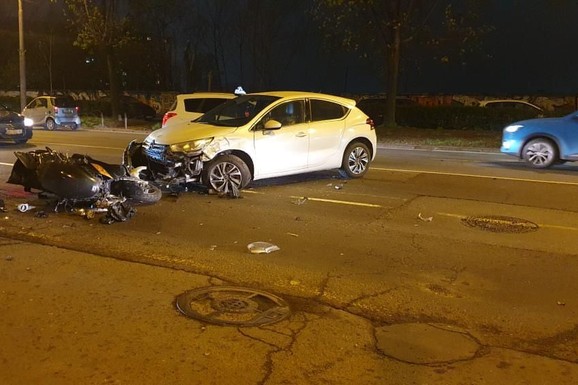 (FOTO) OBOREN MOTOCIKLISTA Stravična saobraćajna nesreća u centru Beograda