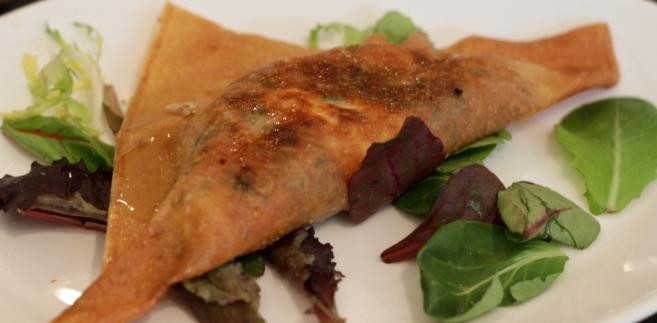 <b>Brik</b><br />Danie uwielbiane przez wszystkich w Tunezji. To cienki, chrupiący naleśnik z nadzieniem (najczęściej jajecznym albo z tuńczykiem i pietruszką).