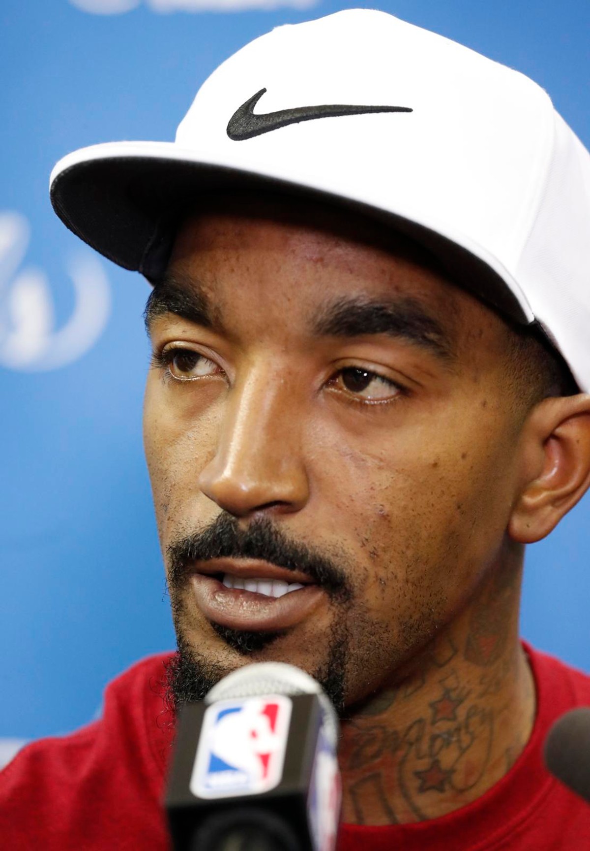 NBA liga se smeje Smitu: Na terenu ga nema nigde, ali ...