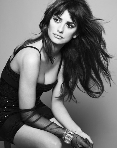 Penelope Cruz pozuje w wiosennej kolekcji, którą zaprojektowała dla Mango