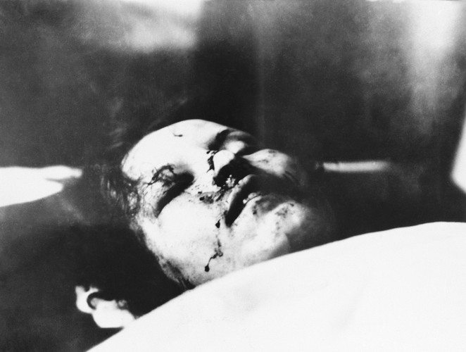 Clyde Barrow sfotografowany po śmierci