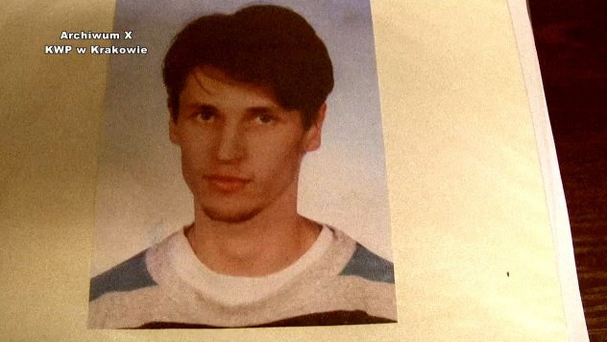 23-letni student Robert Wójtowicz, który zaginął 20 lat temu, został zamordowany przez kogoś z kręgu swoich bliskich – ustalili policjanci z krakowskiego Archiwum X, jednostki zajmującej się przedawnionymi sprawami. Trwają poszukiwania ciała ofiary.
