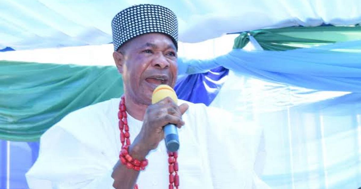 Ogun monarch who sprayed K1 money suspended for naira abuse - Vimarsana News