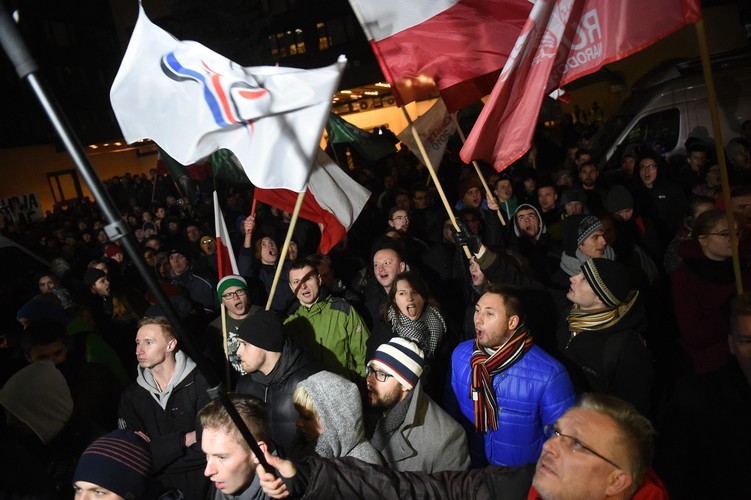 Zainicjowana przez Ruch Narodowy manifestacja pod siedzibą Państwowej Komisji Wyborczej