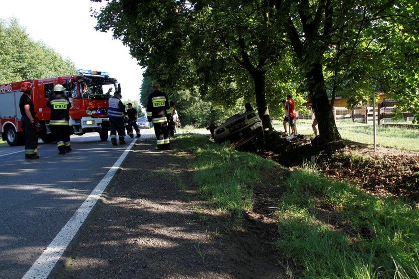 Kierowca wycinany był z samochodu