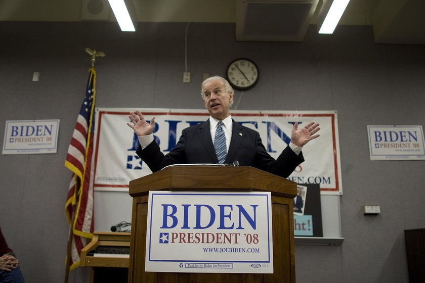 Joe Biden (77 l.)