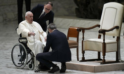 Papież Franciszek w szpitalu, w Watykanie niepewność. Co oznaczają problemy z oddychaniem?