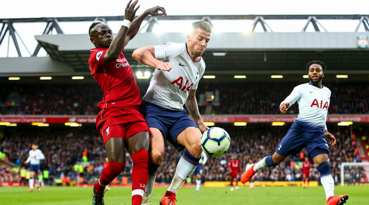 Mané (balra) és a Liverpool a Tottenham ellen szerezné meg a trófeát /Fotó: Getty Images