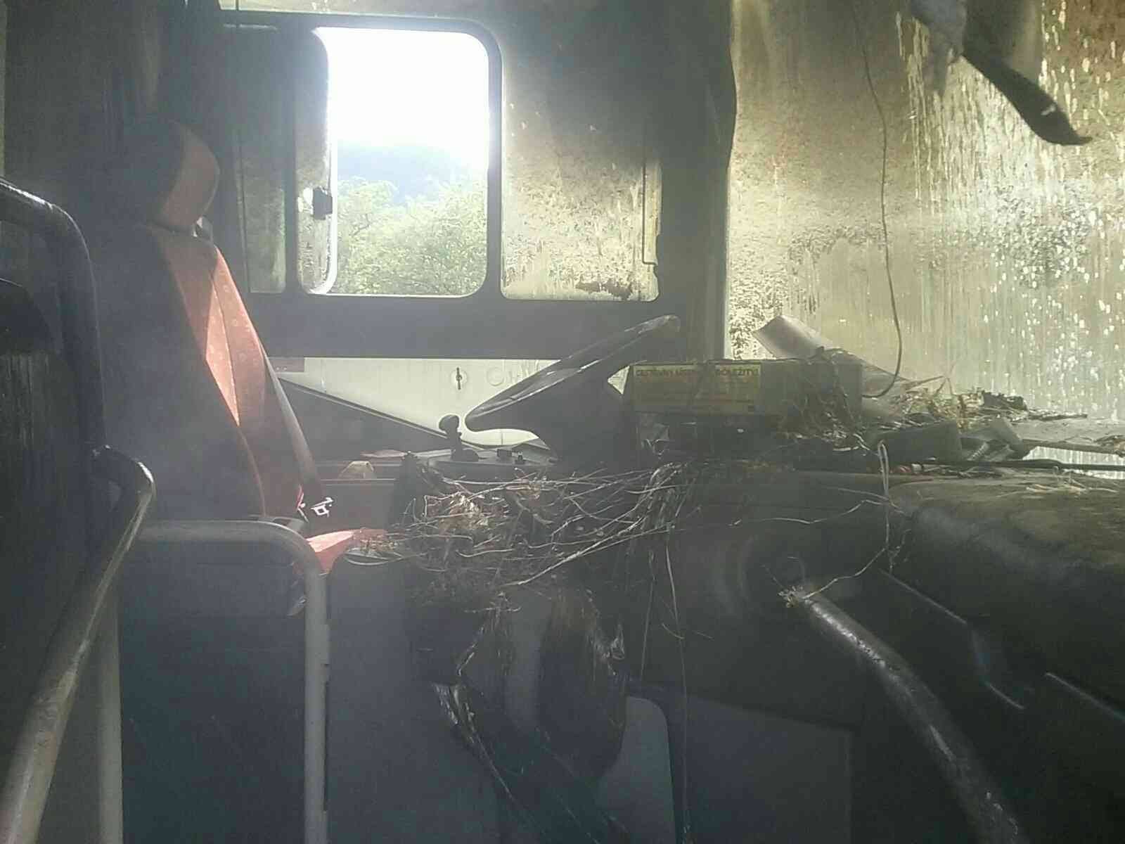 Hasiči zasahovali pri horiacom autobuse na D1 pri Závažnej Porube.