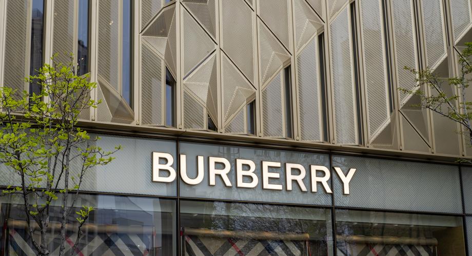 Burberry przejmuje kawiarnię i londyńskie metro, czyli Londyński Tydzień Mody czas zacząć