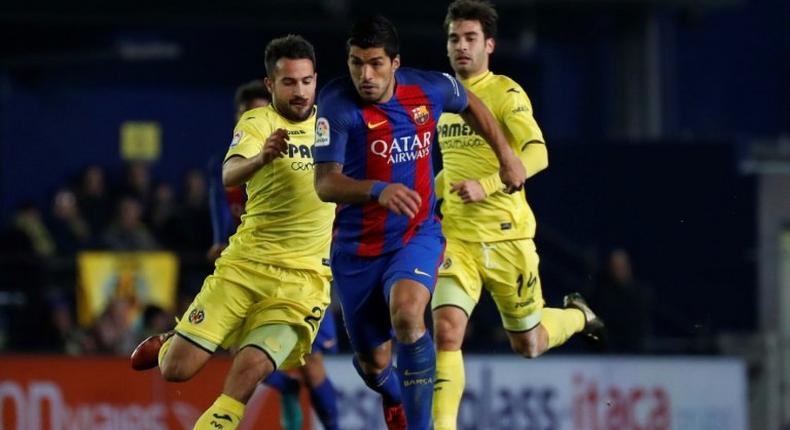 Villarreal's defender Mario (L) clashes with Barcelona's forward Luis Suarez on January 8, 2017