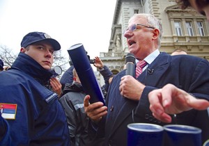 592786_seselj-dolazak-03rasfoto-zoran-ilic